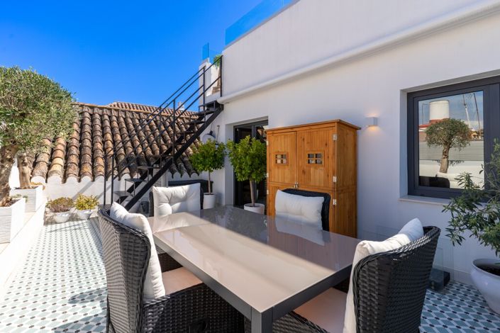 Image No.28-4 Bed Property for sale