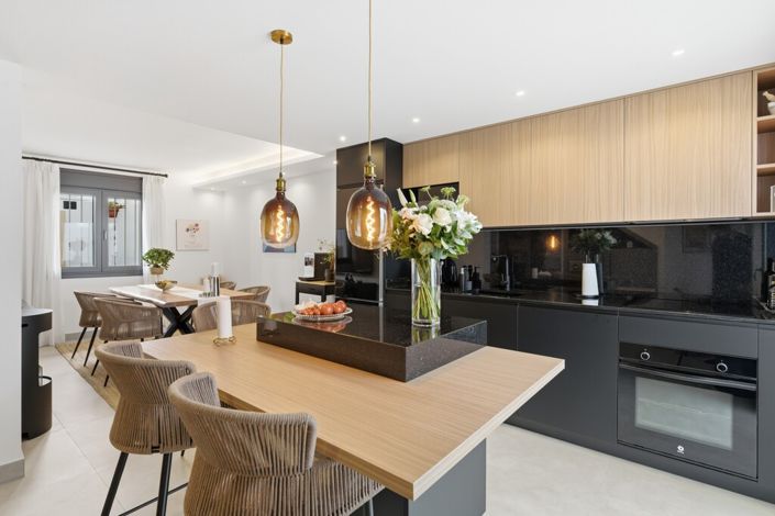 Image No.6-4 Bed Property for sale