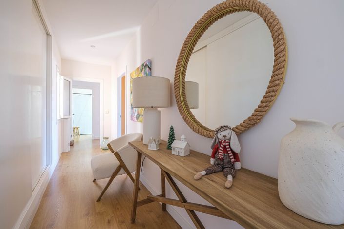 Image No.12-2 Bed Property for sale