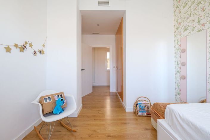 Image No.14-2 Bed Property for sale