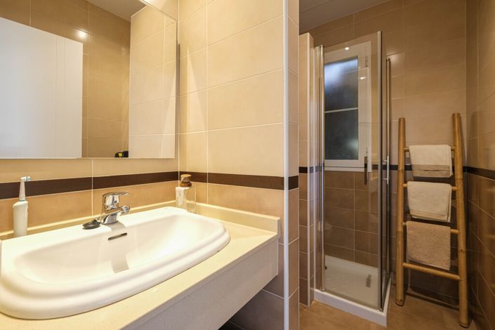 Image No.18-2 Bed Property for sale