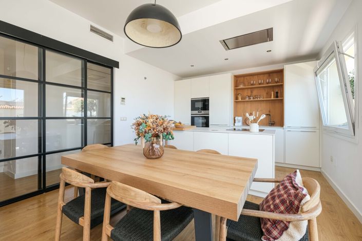 Image No.2-2 Bed Property for sale