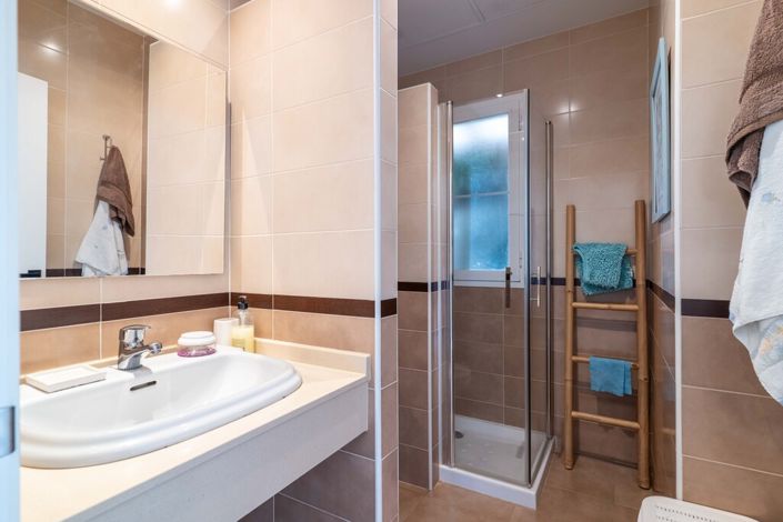 Image No.29-2 Bed Property for sale