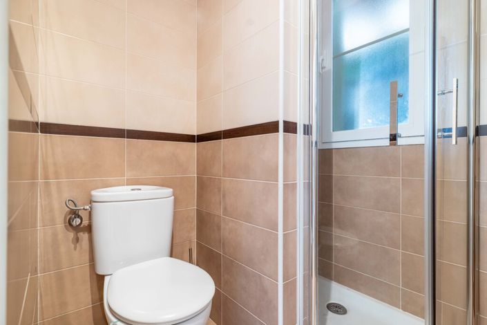 Image No.30-2 Bed Property for sale