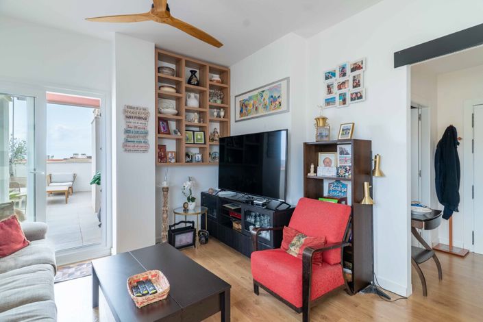 Image No.43-2 Bed Property for sale