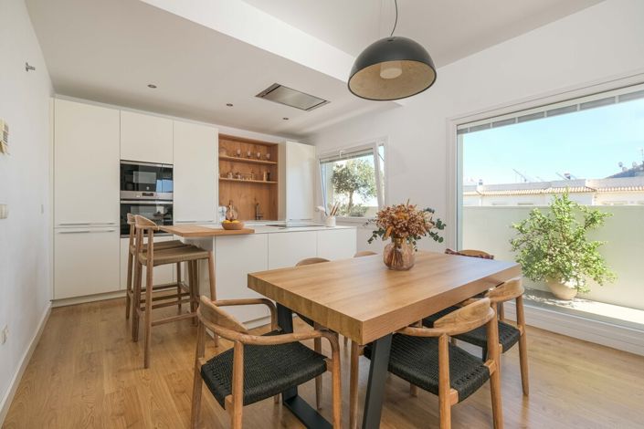 Image No.7-2 Bed Property for sale