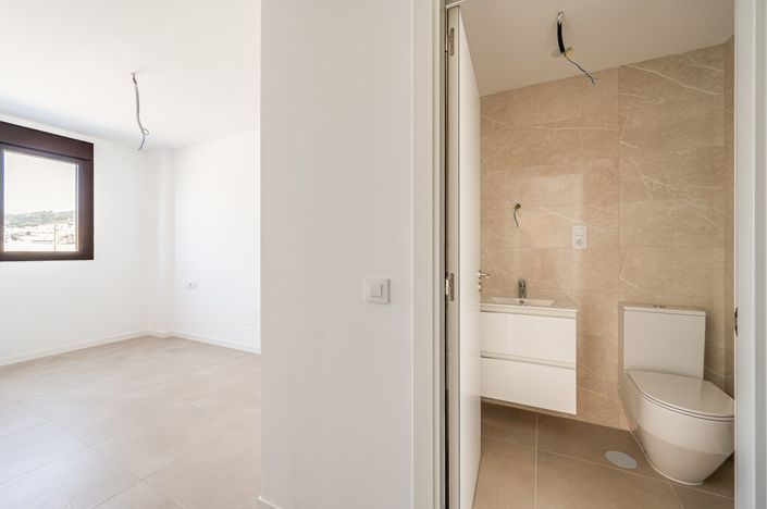 Image No.17-2 Bed Apartment for sale