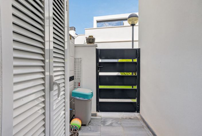 Image No.30-3 Bed Semi-Detached for sale