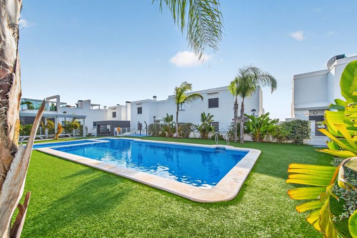 Image No.37-3 Bed Semi-Detached for sale