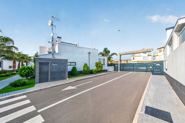 Image No.46-3 Bed Semi-Detached for sale