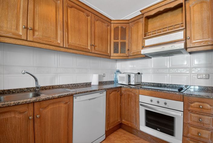 Image No.12-3 Bed Townhouse for sale