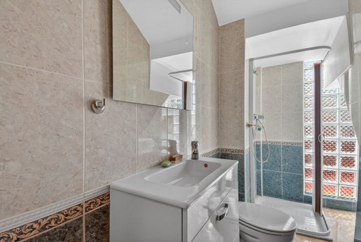 Image No.13-3 Bed Townhouse for sale