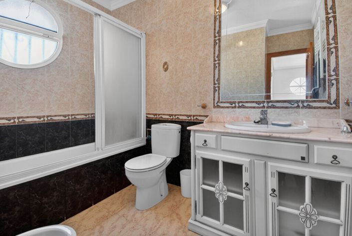 Image No.18-3 Bed Townhouse for sale