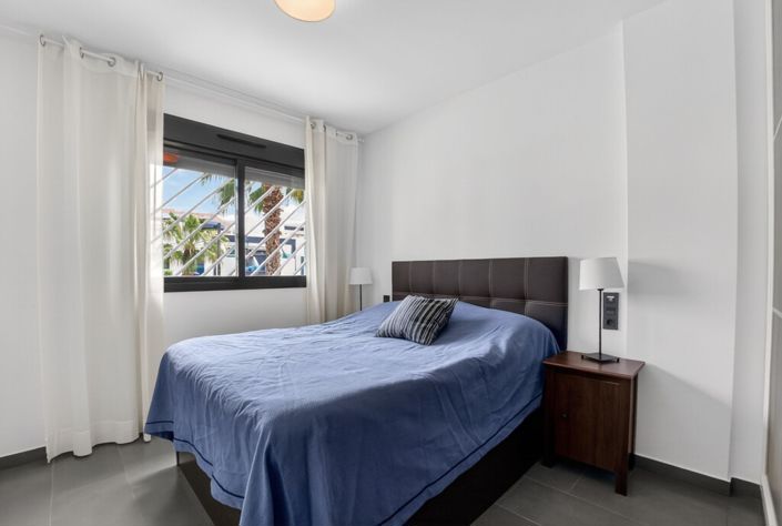 Image No.11-2 Bed Property for sale