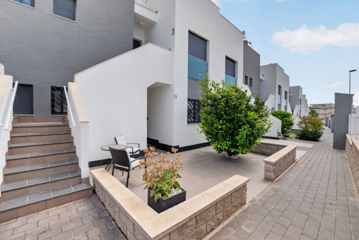 Image No.20-2 Bed Property for sale