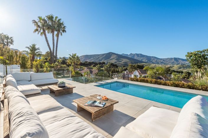 Image No.2-4 Bed Villa for sale