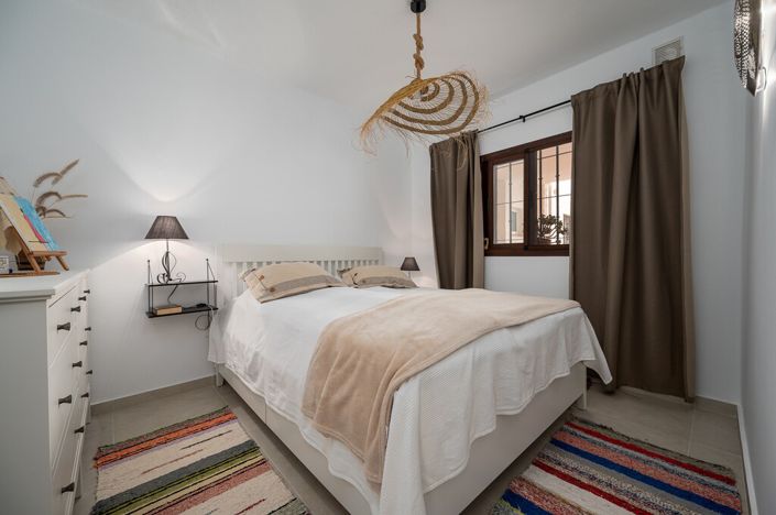 Image No.10-3 Bed Property for sale