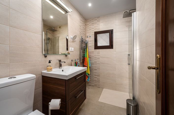 Image No.12-3 Bed Property for sale