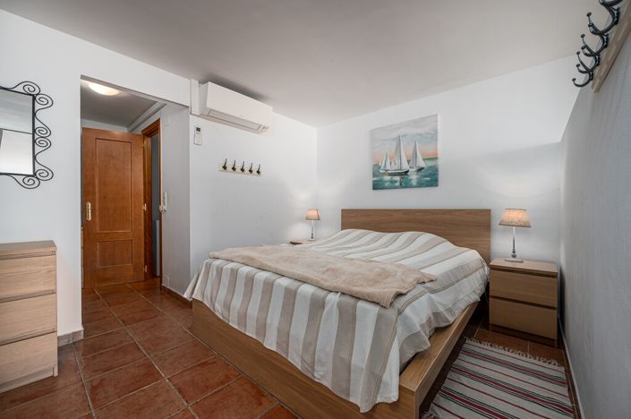 Image No.22-3 Bed Property for sale