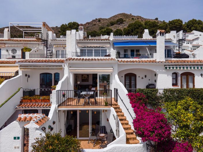 Image No.25-3 Bed Property for sale