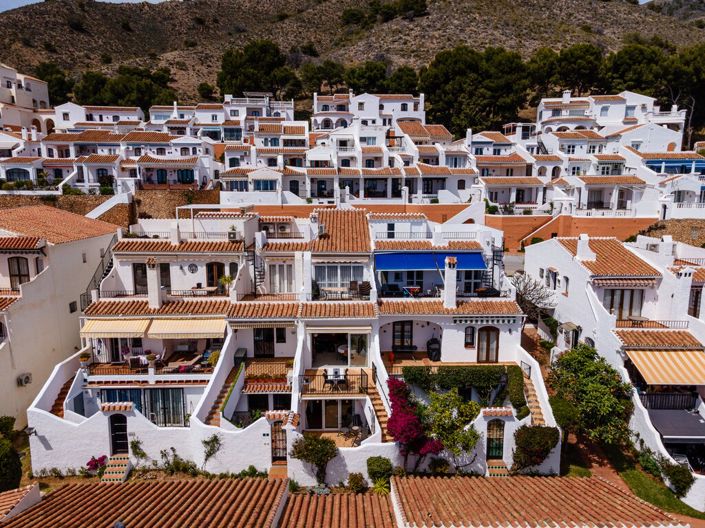 Image No.26-3 Bed Property for sale