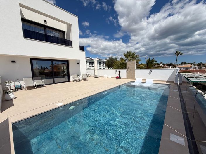 Image No.2-3 Bed Villa for sale