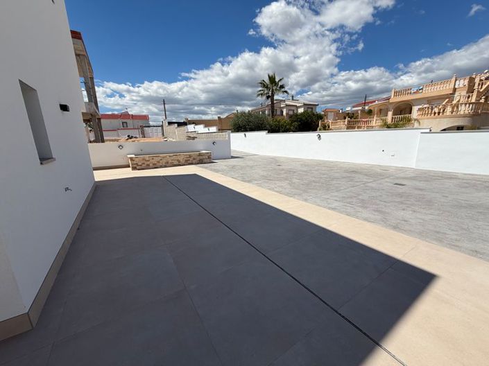 Image No.28-3 Bed Villa for sale