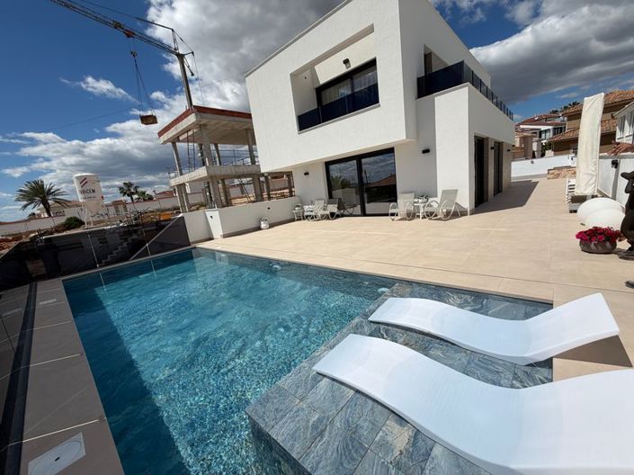 Image No.3-3 Bed Villa for sale