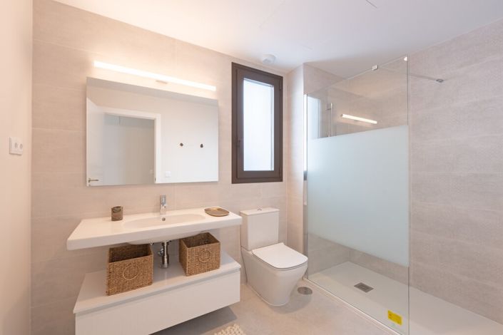 Image No.43-3 Bed Property for sale
