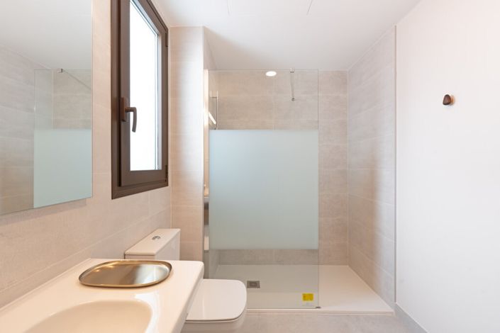 Image No.47-3 Bed Property for sale