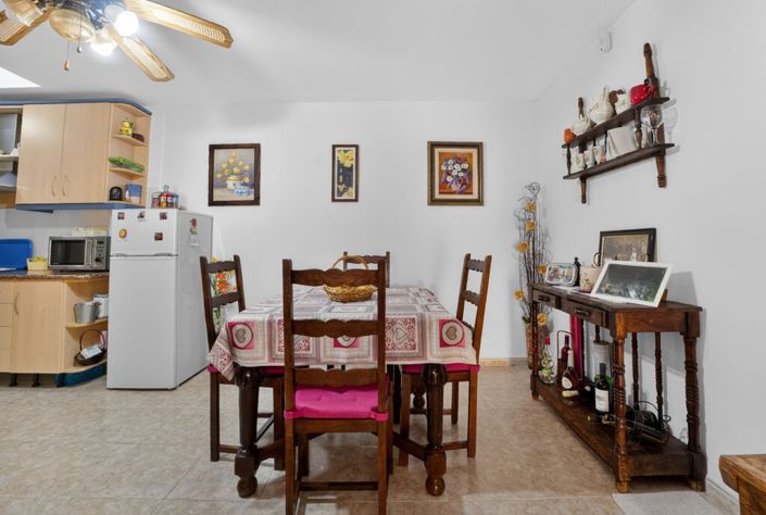 Image No.10-1 Bed Property for sale
