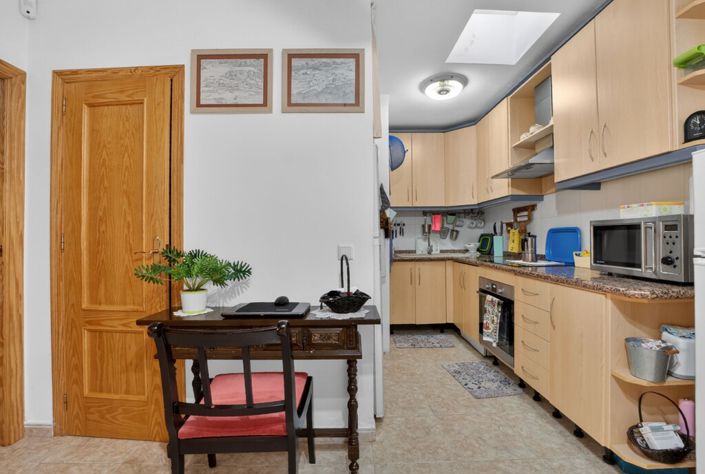 Image No.11-1 Bed Property for sale