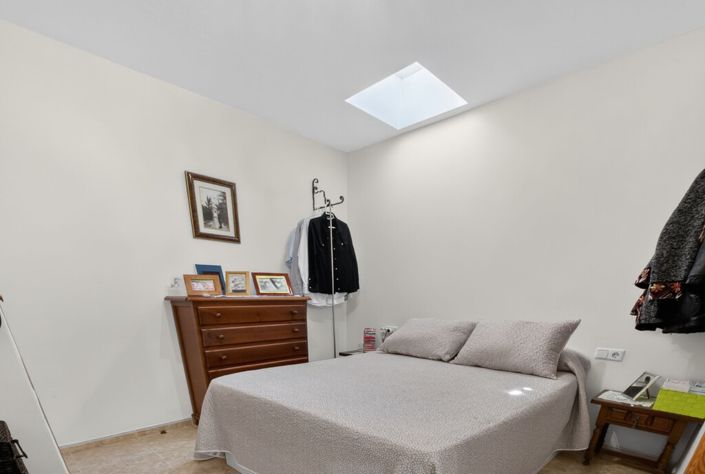 Image No.15-1 Bed Property for sale