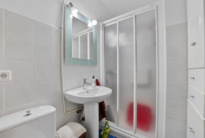 Image No.18-1 Bed Property for sale