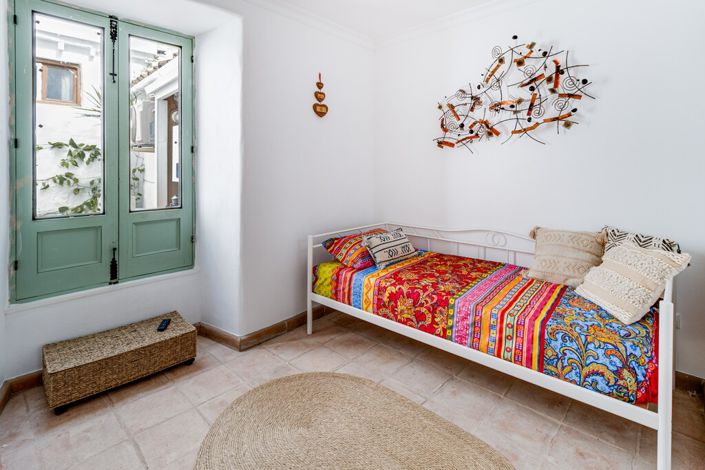 Image No.21-3 Bed Property for sale