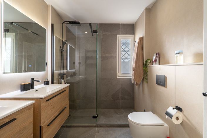 Image No.23-3 Bed Property for sale