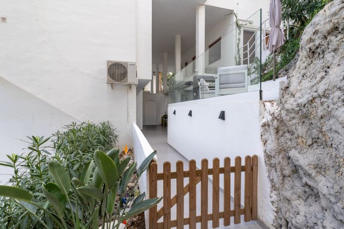 Image No.36-3 Bed Property for sale