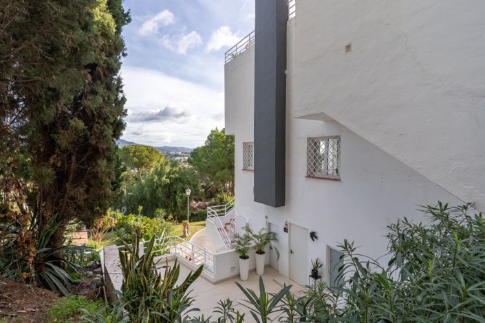 Image No.37-3 Bed Property for sale