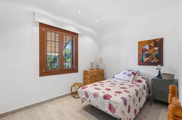 Image No.12-4 Bed Villa for sale