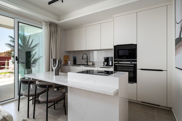 Image No.10-2 Bed Property for sale