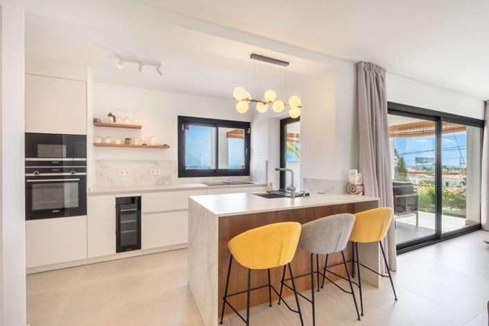 Image No.2-4 Bed Villa for sale