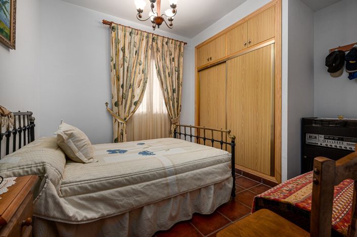 Image No.13-4 Bed Townhouse for sale