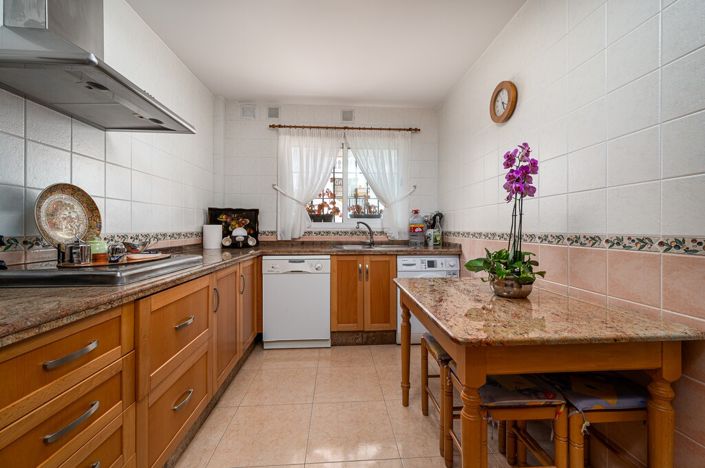 Image No.17-4 Bed Townhouse for sale