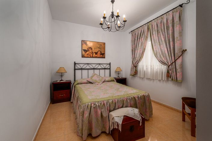 Image No.24-4 Bed Townhouse for sale