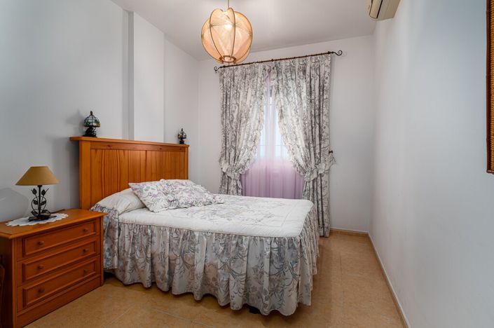 Image No.25-4 Bed Townhouse for sale