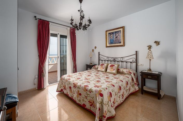 Image No.27-4 Bed Townhouse for sale