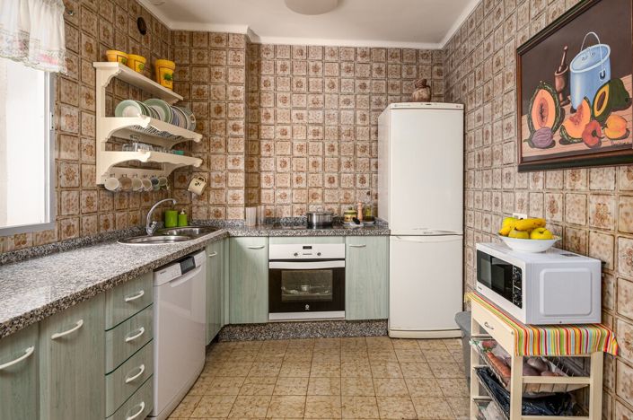 Image No.11-3 Bed Property for sale