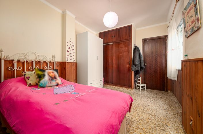 Image No.19-3 Bed Property for sale