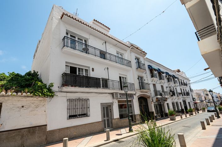 Image No.21-3 Bed Property for sale