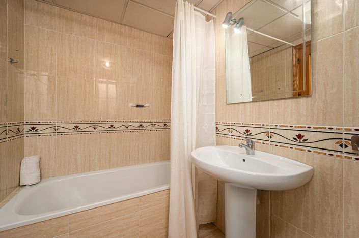 Image No.18-2 Bed Apartment for sale